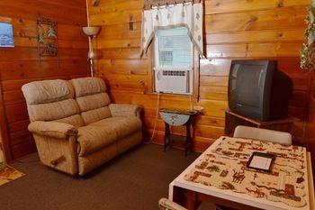 Lucky Horseshoe Cabins Au Sable Exterior photo