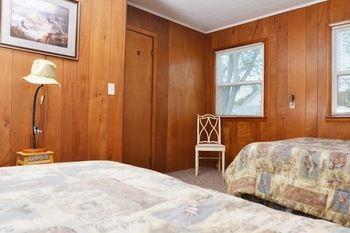 Lucky Horseshoe Cabins Au Sable Exterior photo