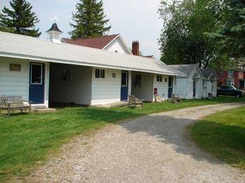 Lucky Horseshoe Cabins Au Sable Exterior photo